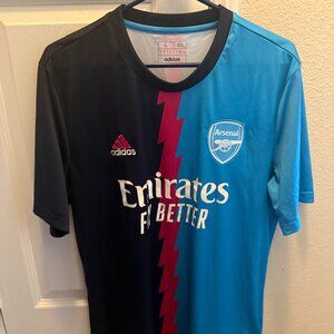 Adidas Arsenal 23/24 Men’s Sz L warm up shirt.